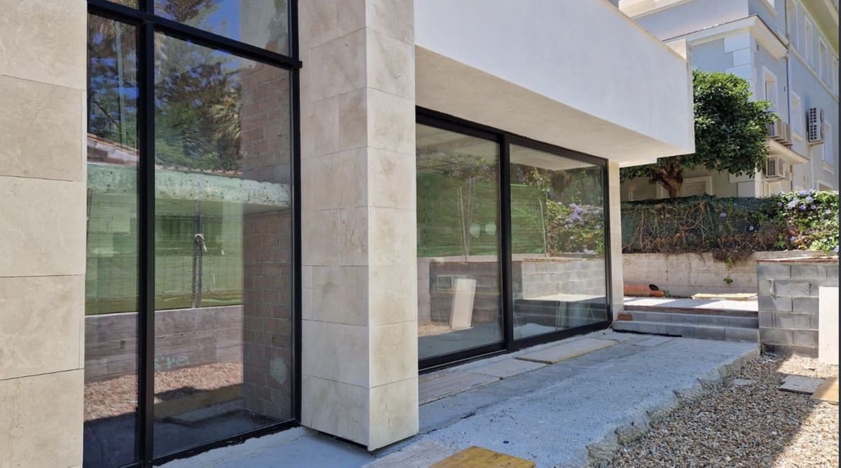 4 bedroom Villa for sale in Nueva Andalucia - € 1,595,000 (Ref: 8447949)