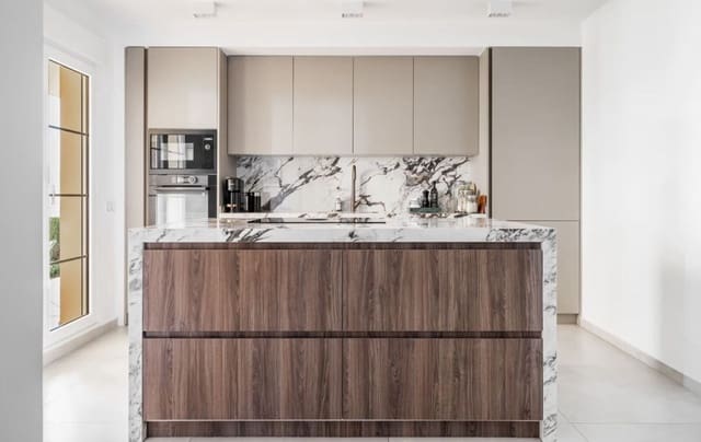 Apartamento de 3 habitaciones en Nueva Andalucia, Marbella en venta con piscina - 1.295.000 € (Ref: 8448905)