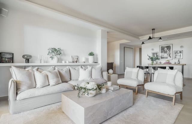 Apartamento de 3 habitaciones en Nueva Andalucia, Marbella en venta con piscina - 1.295.000 € (Ref: 8448905)