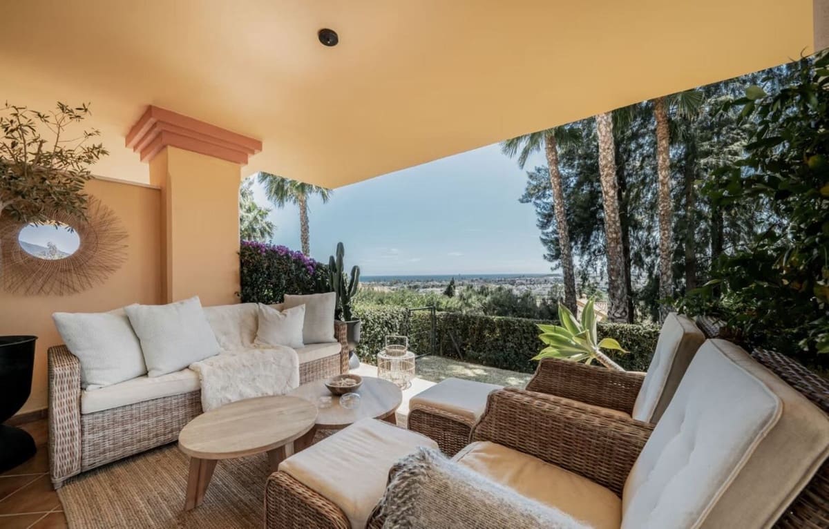 Apartamento de 3 habitaciones en Nueva Andalucia en venta con piscina - 1.295.000 € (Ref: 8448905)