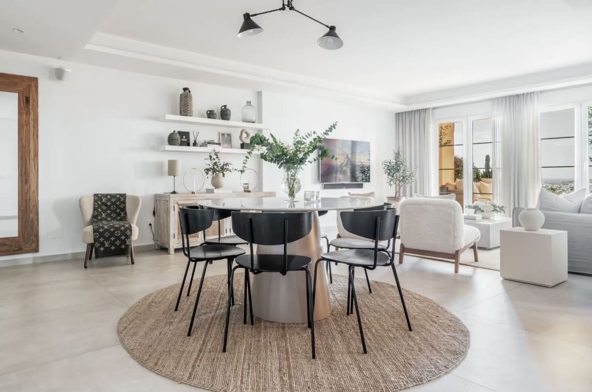 Apartamento de 3 habitaciones en Nueva Andalucia en venta con piscina - 1.295.000 € (Ref: 8448905)