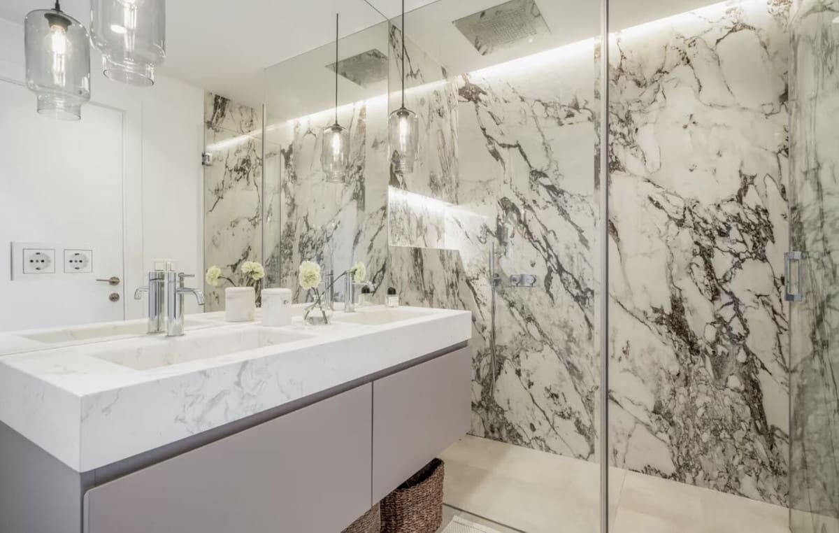 Apartamento de 3 habitaciones en Nueva Andalucia en venta con piscina - 1.295.000 € (Ref: 8448905)