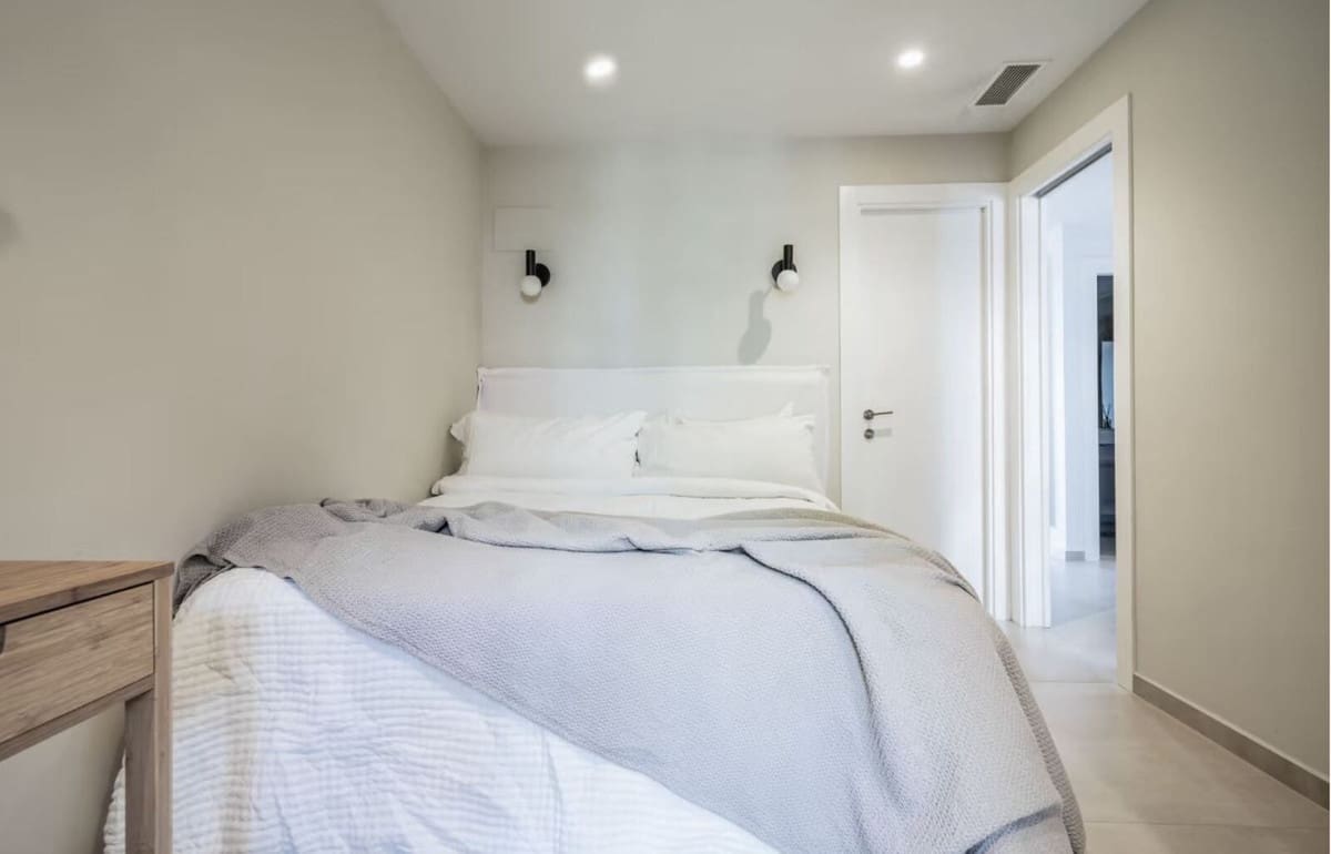 Apartamento de 3 habitaciones en Nueva Andalucia en venta con piscina - 1.295.000 € (Ref: 8448905)