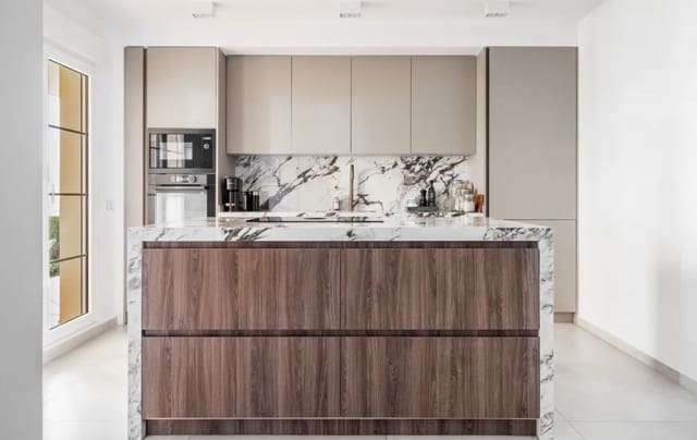 3 sypialnia Apartament na sprzedaż w Nueva Andalucia, Marbella z basenem - 1 295 000 € (Ref: 8448905)