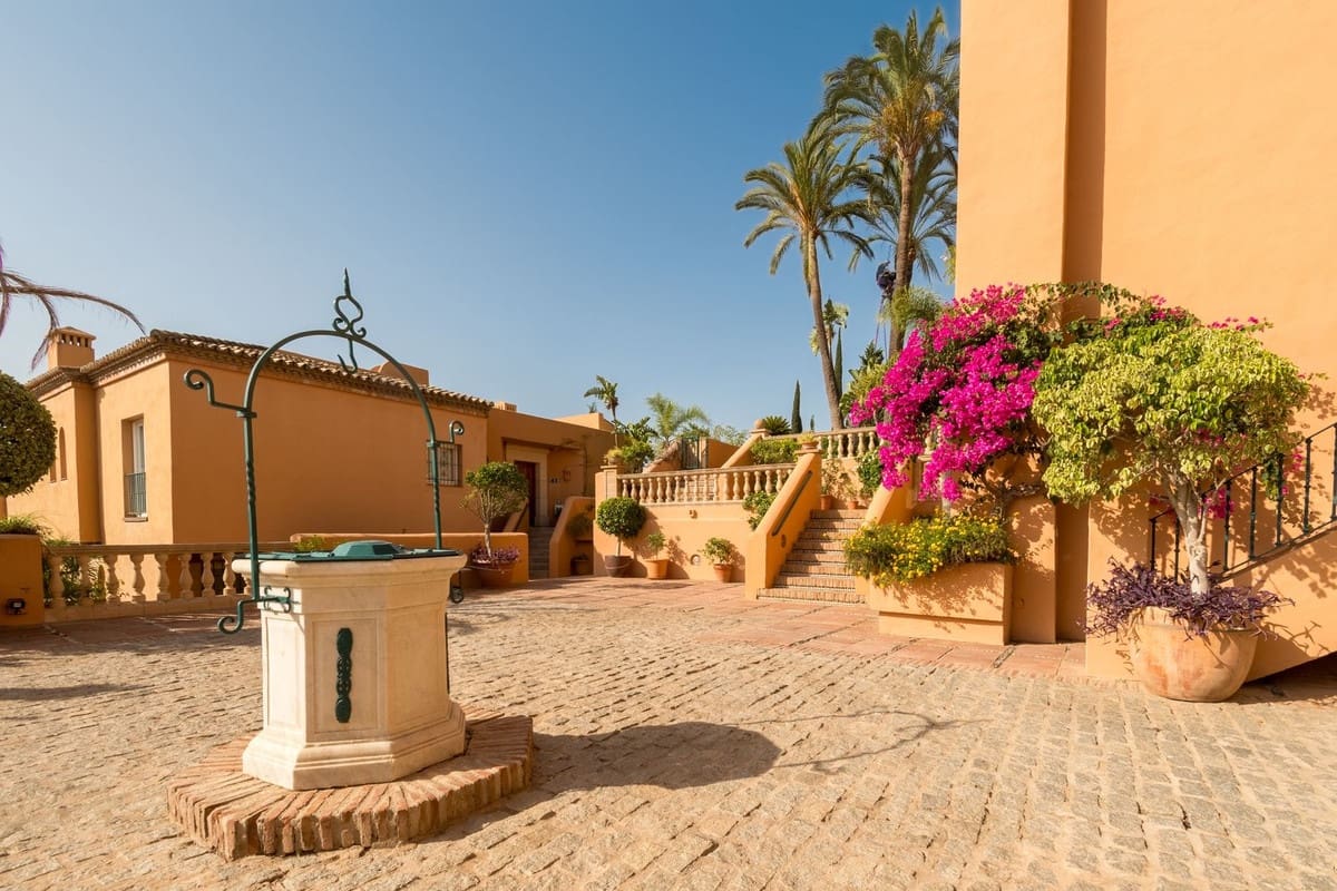 3 bedroom Apartment for sale in Nueva Andalucia with pool garage - € 1,950,000 (Ref: 8449273)
