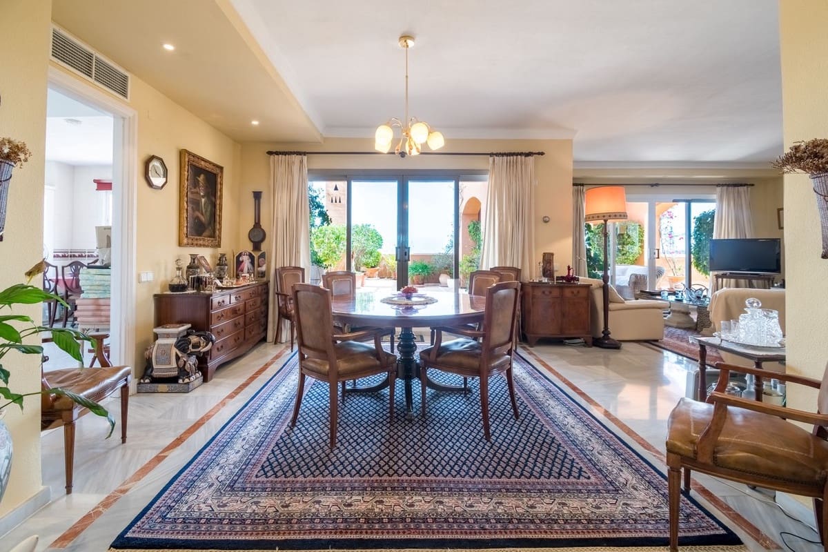 3 bedroom Apartment for sale in Nueva Andalucia with pool garage - € 1,950,000 (Ref: 8449273)