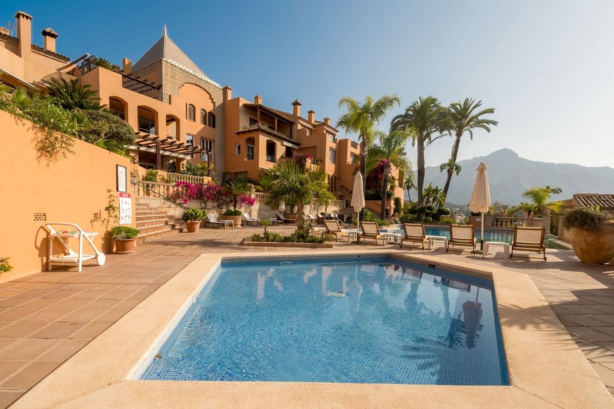3 bedroom Apartment for sale in Nueva Andalucia with pool garage - € 1,950,000 (Ref: 8449273)