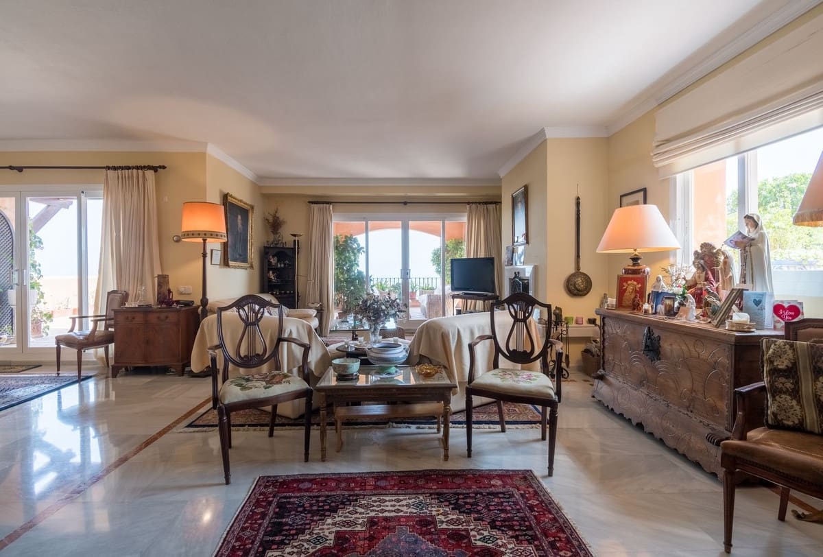 3 bedroom Apartment for sale in Nueva Andalucia with pool garage - € 1,950,000 (Ref: 8449273)