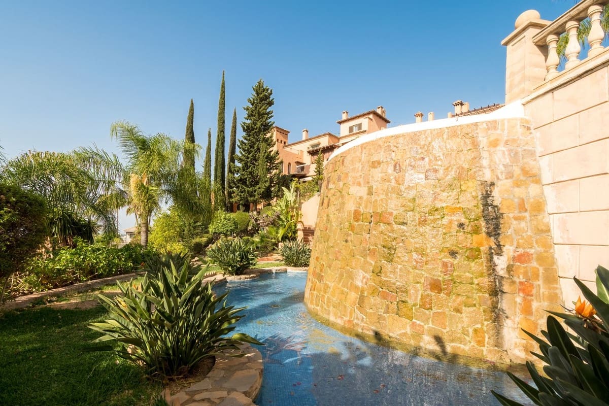 3 bedroom Apartment for sale in Nueva Andalucia with pool garage - € 1,950,000 (Ref: 8449273)