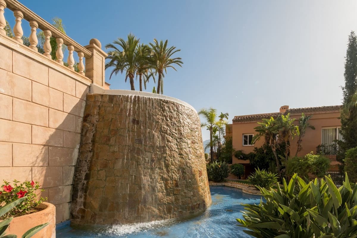 3 bedroom Apartment for sale in Nueva Andalucia with pool garage - € 1,950,000 (Ref: 8449273)