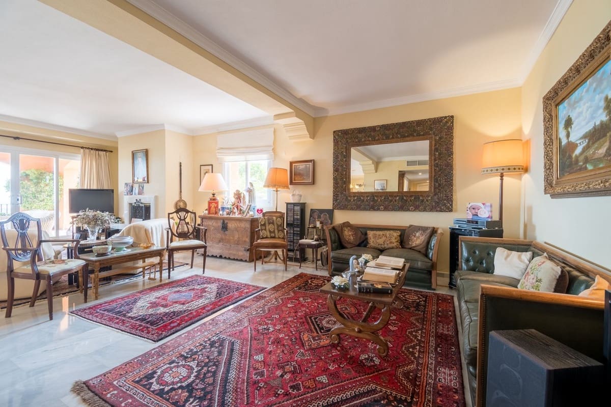 3 chambre Appartement à vendre à Nueva Andalucia avec piscine garage - 1 950 000 € (Ref: 8449273)