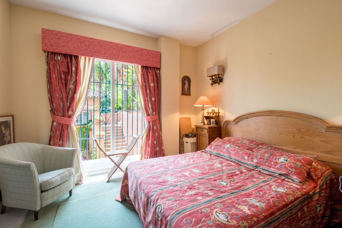 3 chambre Appartement à vendre à Nueva Andalucia avec piscine garage - 1 950 000 € (Ref: 8449273)