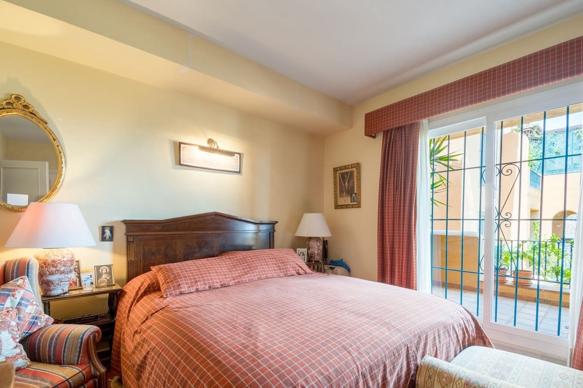 3 chambre Appartement à vendre à Nueva Andalucia avec piscine garage - 1 950 000 € (Ref: 8449273)