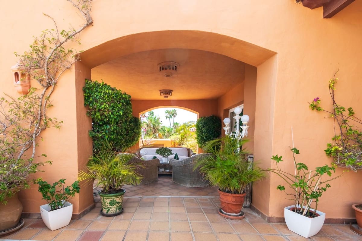 3 chambre Appartement à vendre à Nueva Andalucia avec piscine garage - 1 950 000 € (Ref: 8449273)