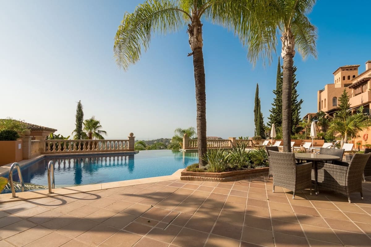 3 chambre Appartement à vendre à Nueva Andalucia avec piscine garage - 1 950 000 € (Ref: 8449273)