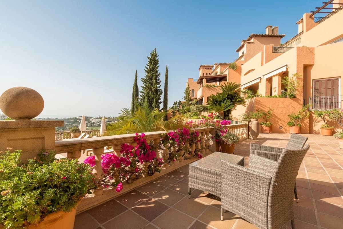 3 chambre Appartement à vendre à Nueva Andalucia avec piscine garage - 1 950 000 € (Ref: 8449273)