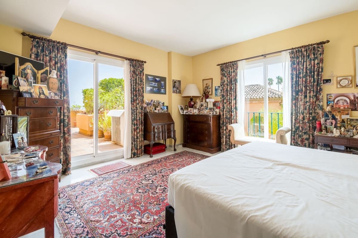 3 chambre Appartement à vendre à Nueva Andalucia avec piscine garage - 1 950 000 € (Ref: 8449273)