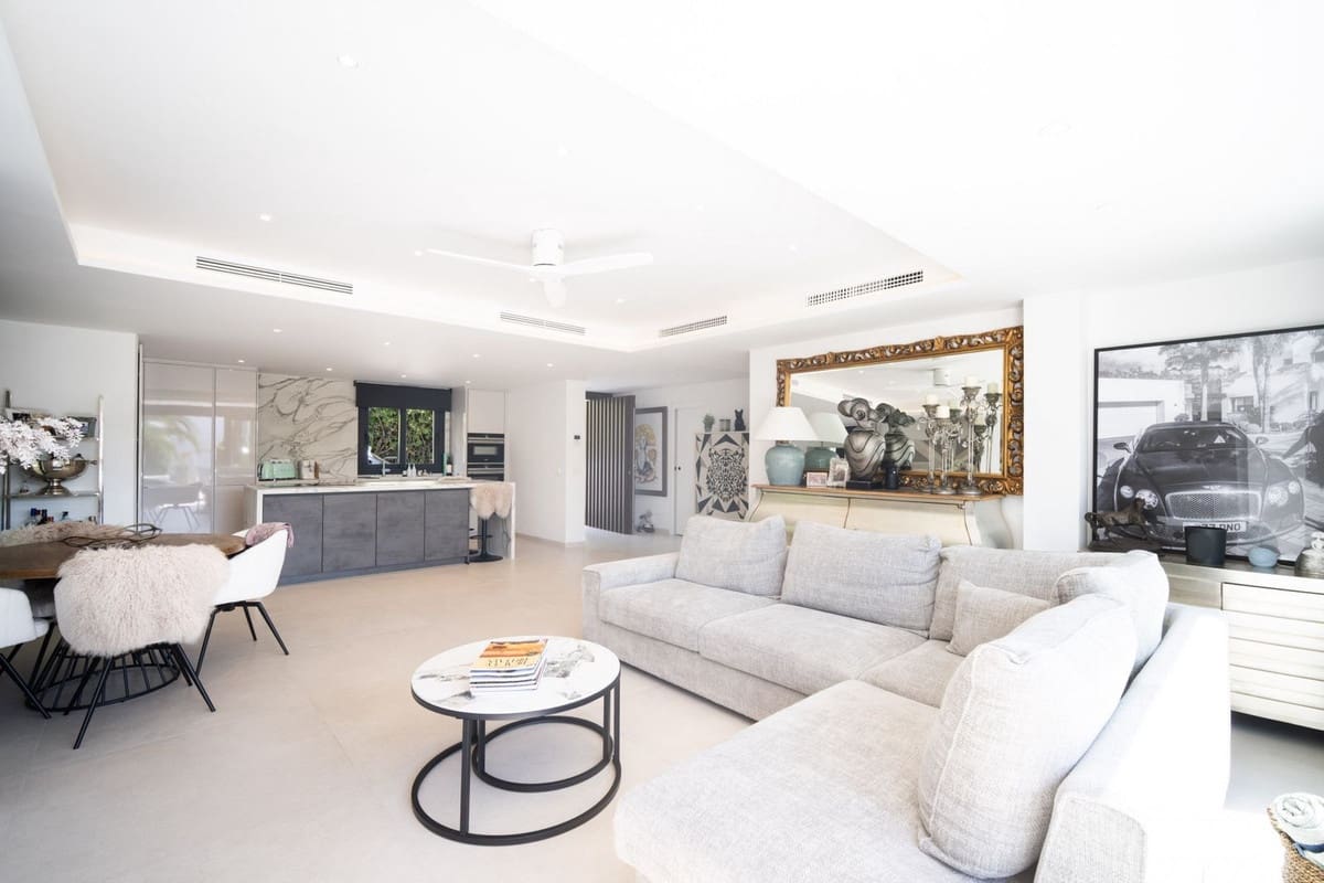 2 bedroom Villa for sale in Benahavis with pool garage - € 2,250,000 (Ref: 8462551)