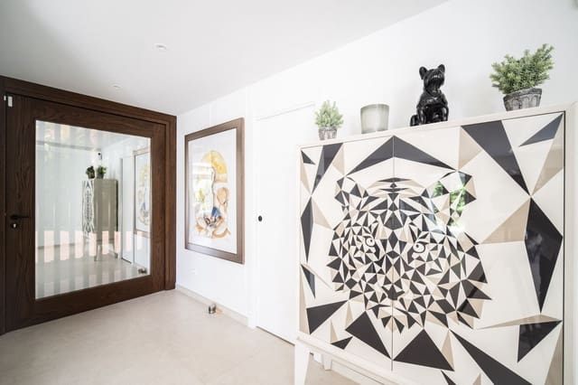 2 bedroom Villa for sale in Benahavís with pool garage - € 2,250,000 (Ref: 8462551)