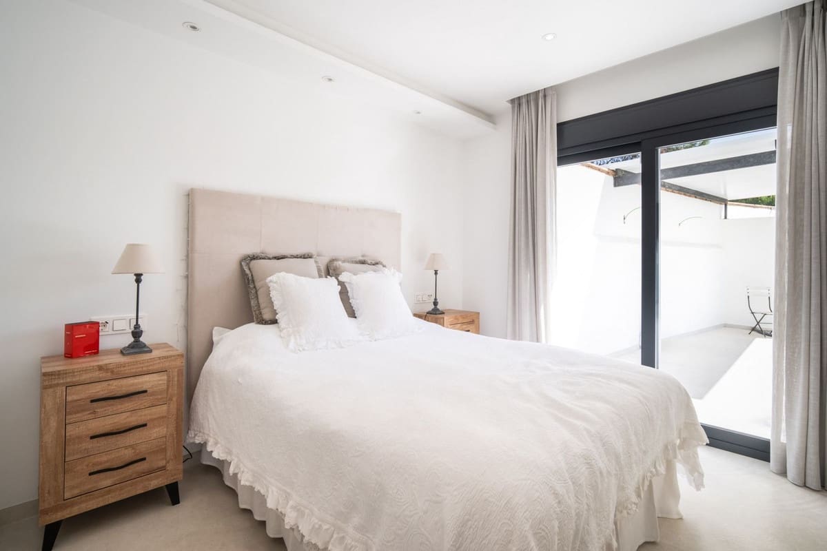 2 soverom Villa til salgs i Benahavis med svømmebasseng garasje - € 2 250 000 (Ref: 8462551)