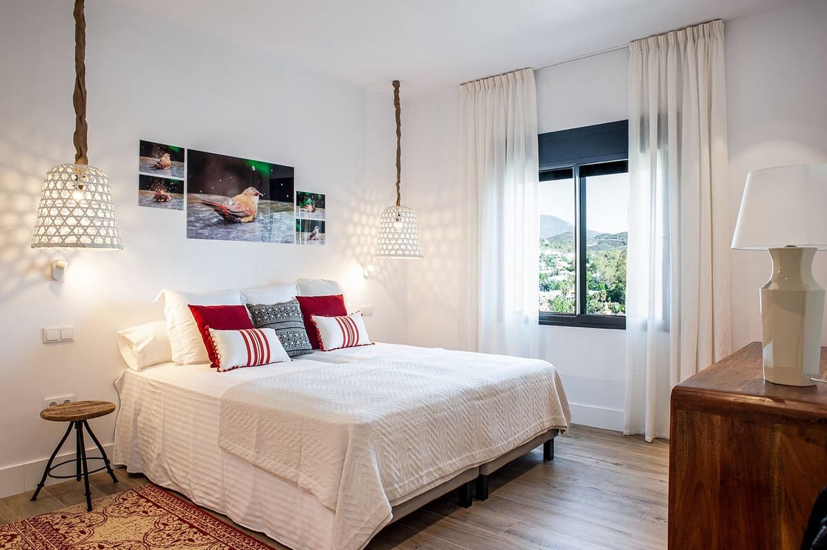 4 sypialnia Penthouse na sprzedaż w Nueva Andalucia z basenem garażem - 2 750 000 € (Ref: 8462552)