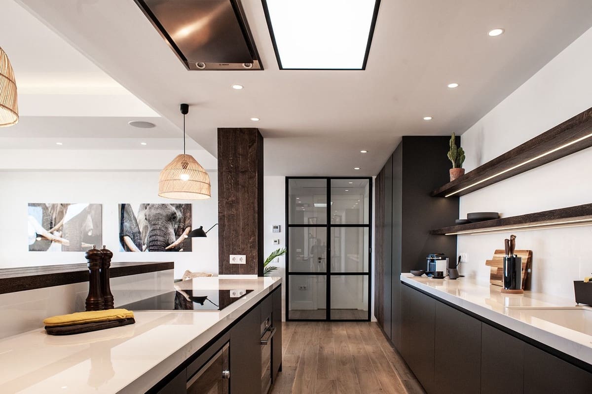 4 sypialnia Penthouse na sprzedaż w Nueva Andalucia z basenem garażem - 2 750 000 € (Ref: 8462552)