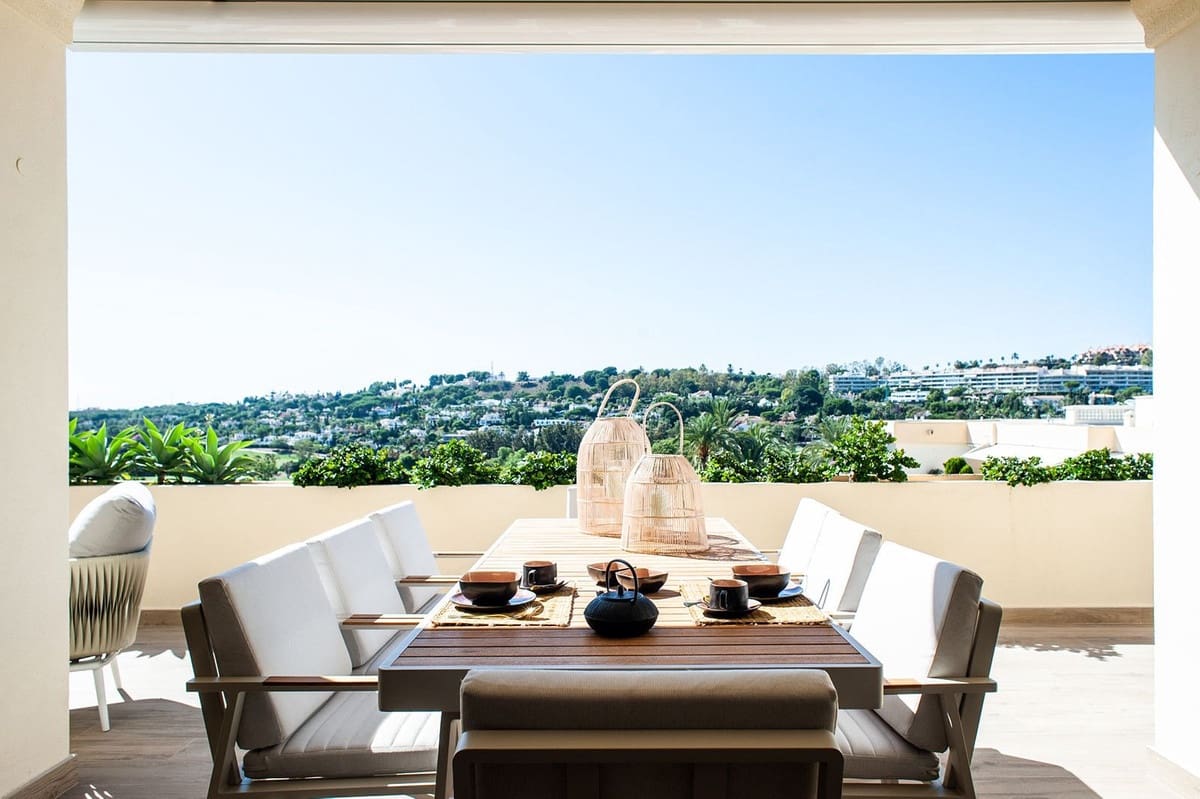 4 sypialnia Penthouse na sprzedaż w Nueva Andalucia z basenem garażem - 2 750 000 € (Ref: 8462552)