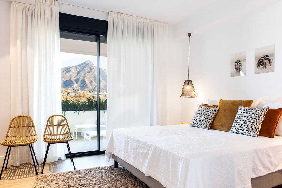 4 sypialnia Penthouse na sprzedaż w Nueva Andalucia z basenem garażem - 2 750 000 € (Ref: 8462552)