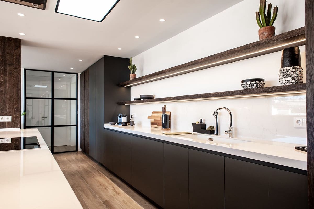 4 sypialnia Penthouse na sprzedaż w Nueva Andalucia z basenem garażem - 2 750 000 € (Ref: 8462552)