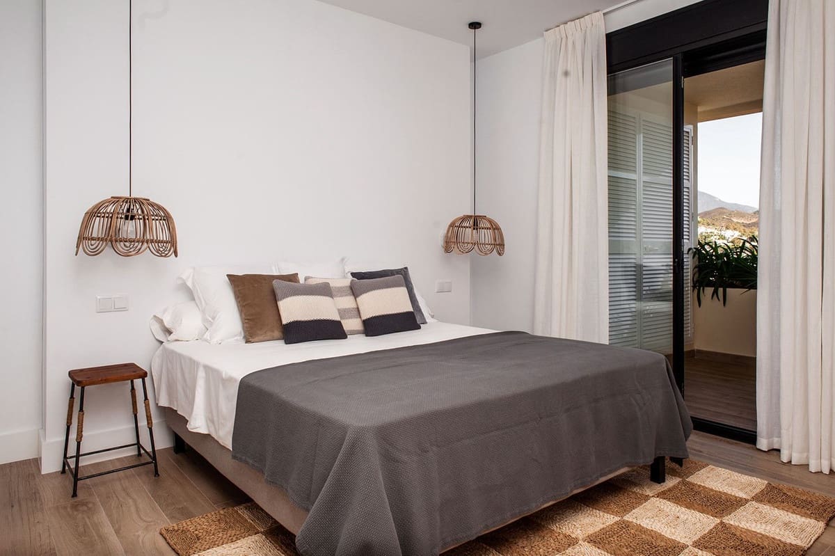 4 sypialnia Penthouse na sprzedaż w Nueva Andalucia z basenem garażem - 2 750 000 € (Ref: 8462552)