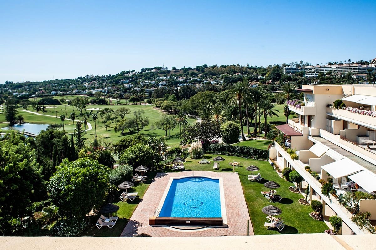 4 sypialnia Penthouse na sprzedaż w Nueva Andalucia z basenem garażem - 2 750 000 € (Ref: 8462552)