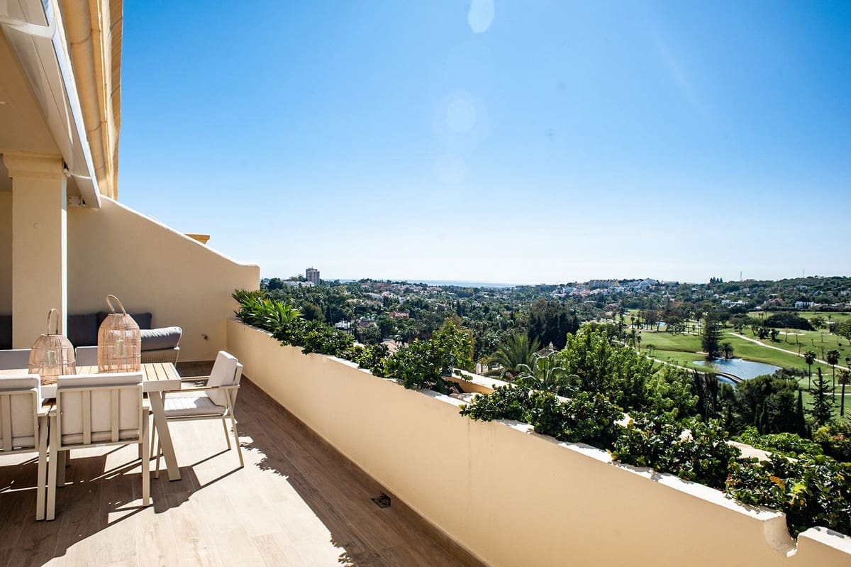 4 sypialnia Penthouse na sprzedaż w Nueva Andalucia z basenem garażem - 2 750 000 € (Ref: 8462552)