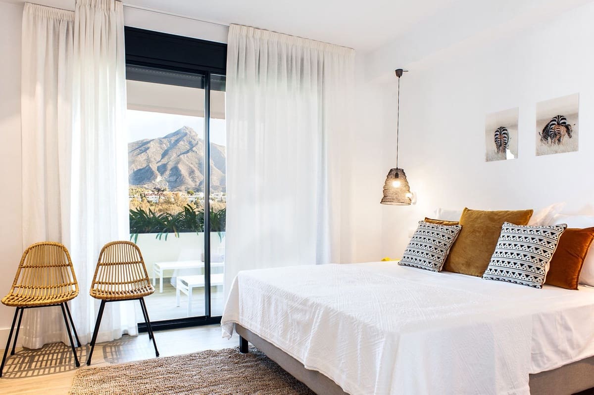 4 sypialnia Penthouse na sprzedaż w Nueva Andalucia z basenem garażem - 2 750 000 € (Ref: 8462552)