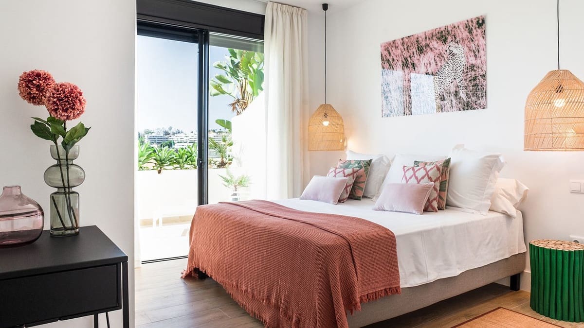 4 sypialnia Penthouse na sprzedaż w Nueva Andalucia z basenem garażem - 2 750 000 € (Ref: 8462552)