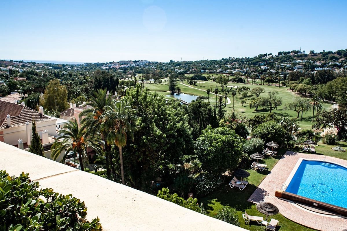 4 sypialnia Penthouse na sprzedaż w Nueva Andalucia z basenem garażem - 2 750 000 € (Ref: 8462552)