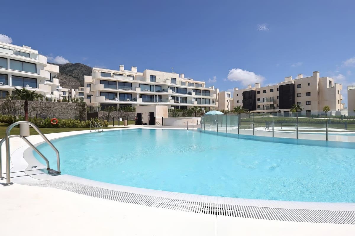 3 bedroom Apartment for sale in Fuengirola with pool garage - € 845,000 (Ref: 8471337)