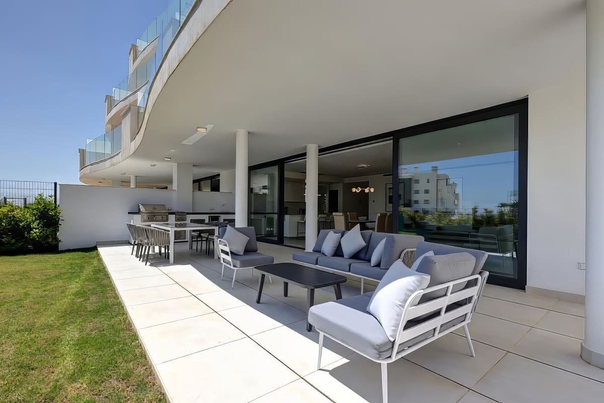 3 bedroom Apartment for sale in Fuengirola with pool garage - € 845,000 (Ref: 8471337)
