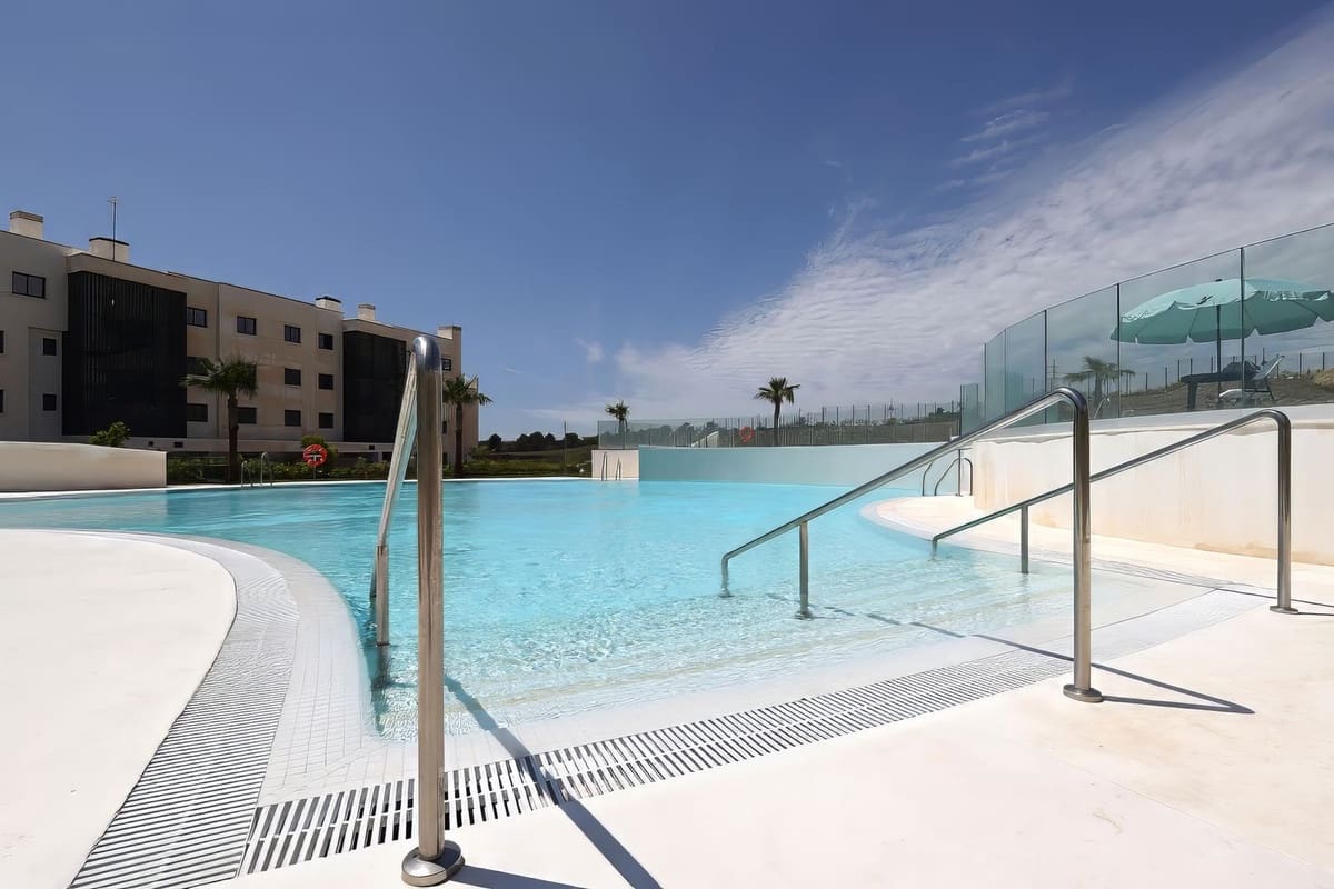 3 bedroom Apartment for sale in Fuengirola with pool garage - € 845,000 (Ref: 8471337)