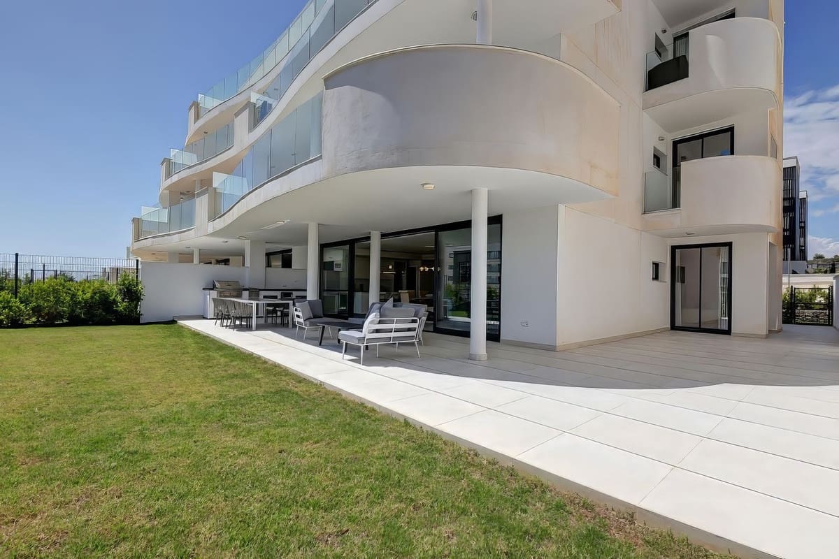 3 bedroom Apartment for sale in Fuengirola with pool garage - € 845,000 (Ref: 8471337)