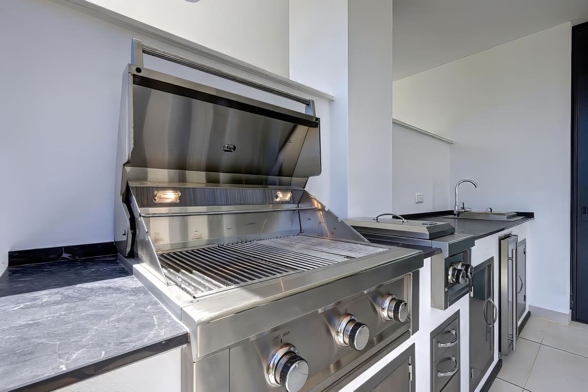 3 bedroom Apartment for sale in Fuengirola with pool garage - € 845,000 (Ref: 8471337)