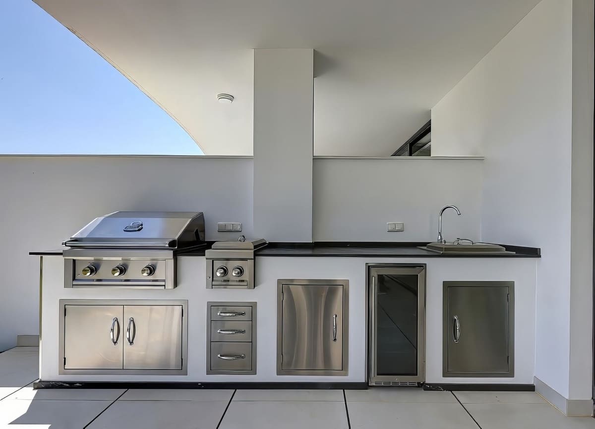 3 bedroom Apartment for sale in Fuengirola with pool garage - € 845,000 (Ref: 8471337)