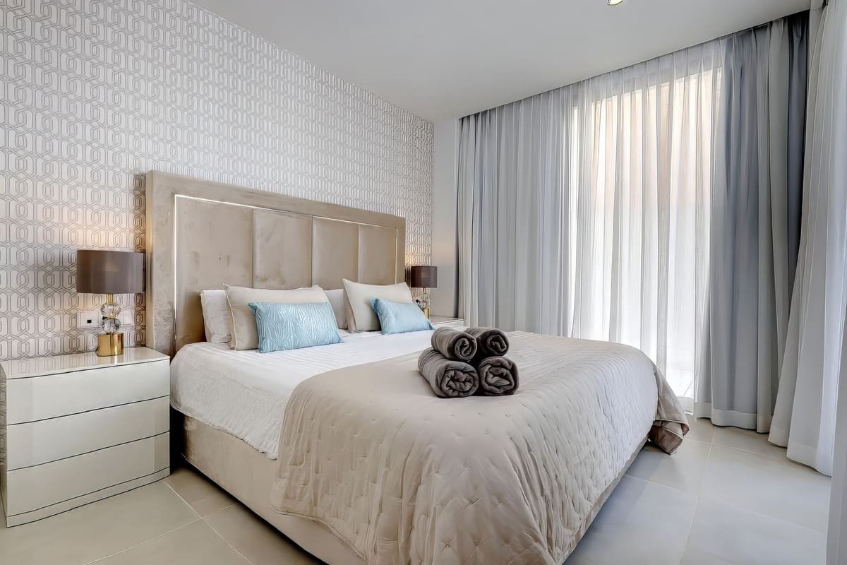 3 bedroom Apartment for sale in Fuengirola with pool garage - € 845,000 (Ref: 8471337)
