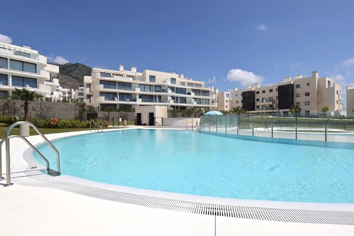 3 bedroom Apartment for sale in Fuengirola with pool garage - € 845,000 (Ref: 8471337)