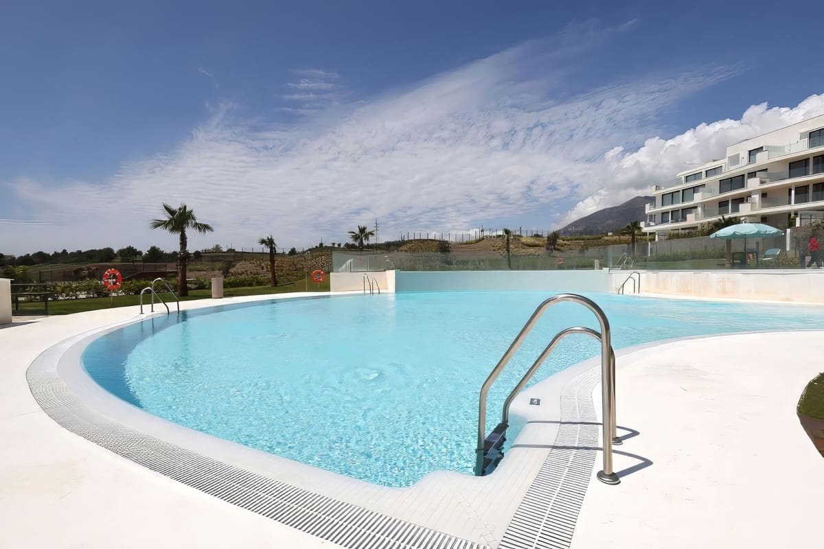 3 bedroom Apartment for sale in Fuengirola with pool garage - € 845,000 (Ref: 8471337)