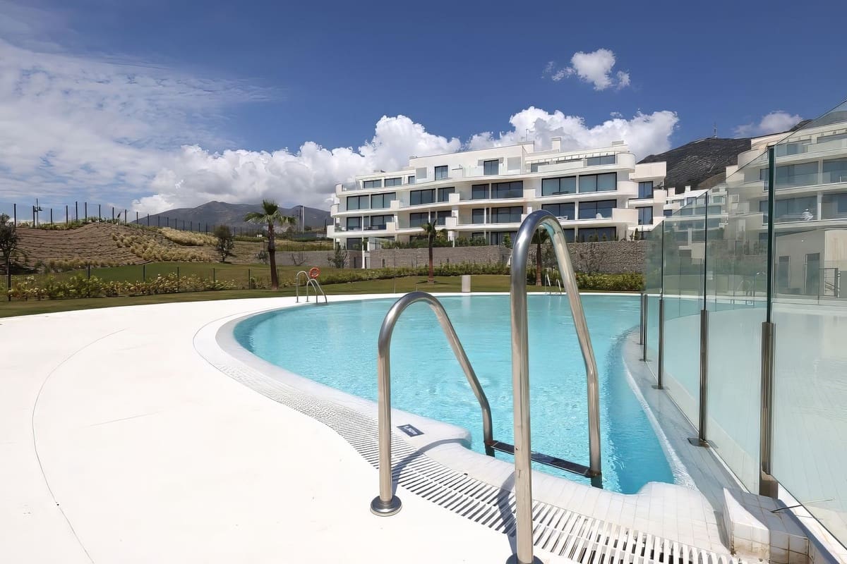3 bedroom Apartment for sale in Fuengirola with pool garage - € 845,000 (Ref: 8471337)