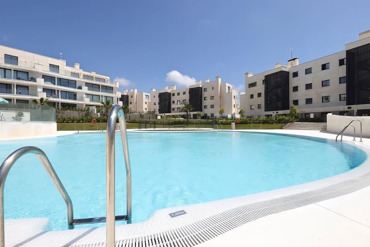 3 bedroom Apartment for sale in Fuengirola with pool garage - € 845,000 (Ref: 8471337)