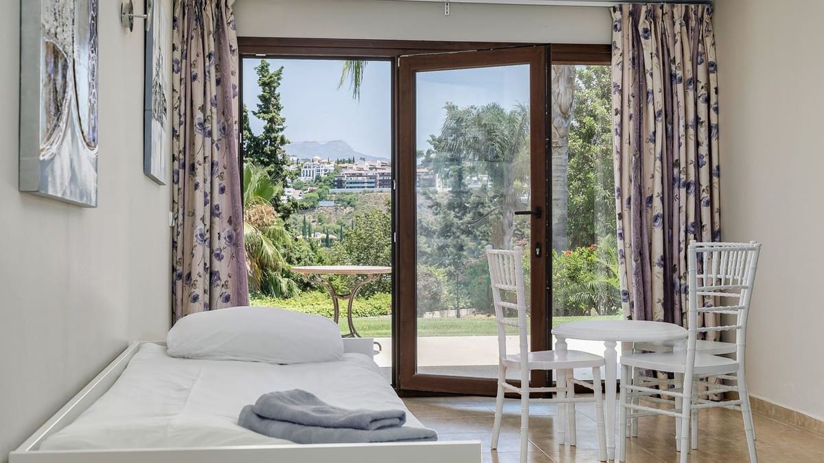 9 bedroom Villa for sale in Estepona with pool garage - € 2,950,000 (Ref: 8471451)