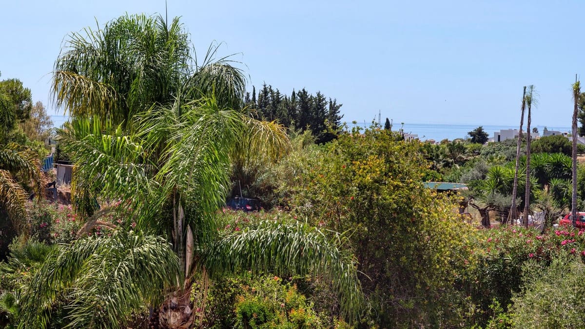 9 bedroom Villa for sale in Estepona with pool garage - € 2,950,000 (Ref: 8471451)