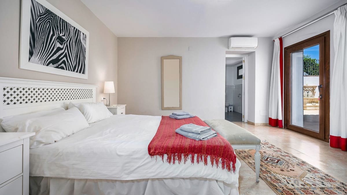 9 slaapkamer Villa te koop in Estepona met zwembad garage - € 2.950.000 (Ref: 8471451)