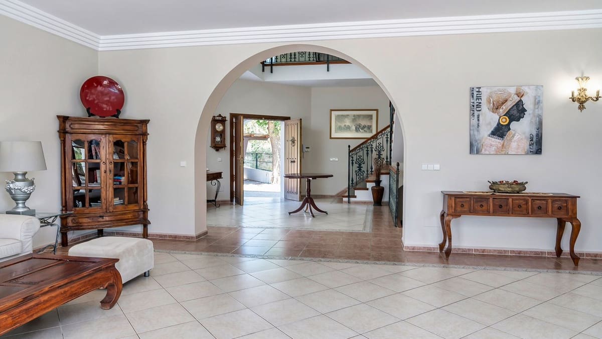 9 Zimmer Villa zu verkaufen in Estepona mit Pool Garage - 2.950.000 € (Ref: 8471451)